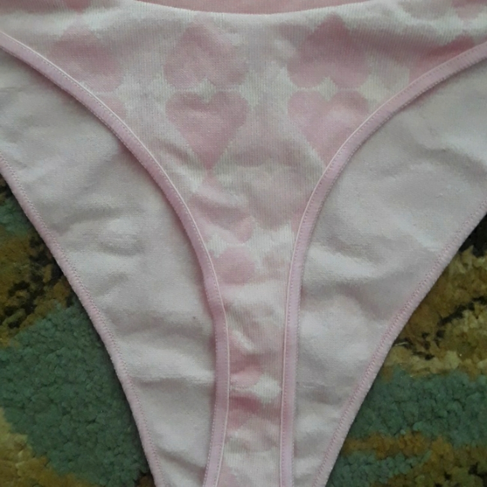 Pink VS thong - Picture 13 of 15